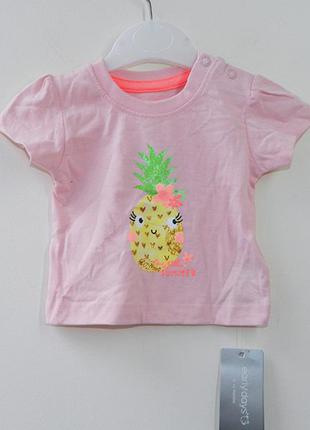 Розовая футболка с ананасом