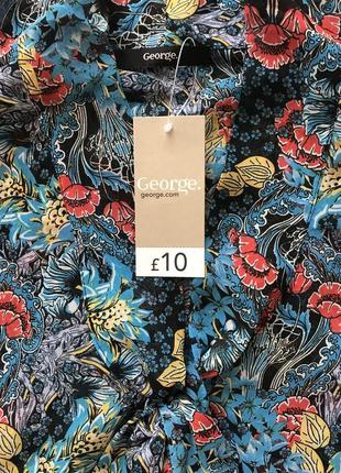 Очень красивая и стильная брендовая блузка в цветах.