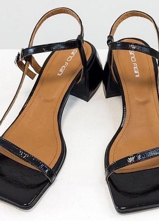 Шкіряні дизайнерські босоніжки