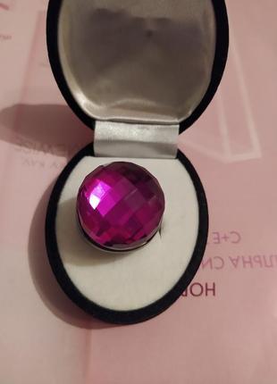 Кільце з пластиковим гранованим кабошоном