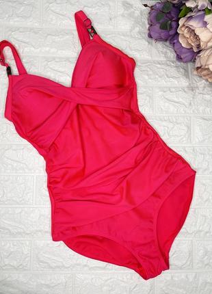 Яскравий закритий купальник з паралоном