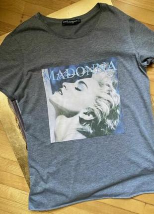 Серая футболка из хлопкового джерси с принтом madonna, размер 44 оригинал4 фото