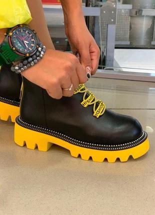 Черевики жіночі