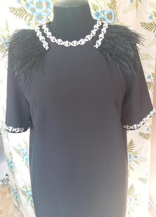 Маленькое черное платье с перьями страуса2 фото