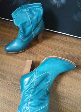 Кожаные казаки сапоги полусапожки яркие бирюзовые голубые новые на каблуке вестерн ковбойские ботинки полуботинки