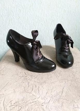 Брендові шкіряні ботильйони. черевики лакова шкіра. чорний шоколад, кавовий, мокко.