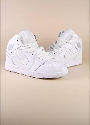 Женские кроссовки air jordan white