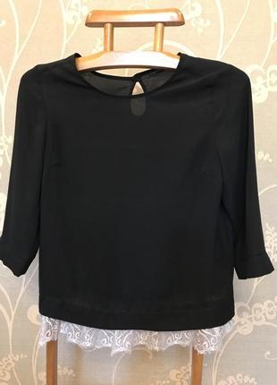 Очень красивая и стильная брендовая блузка чёрного цвета.
