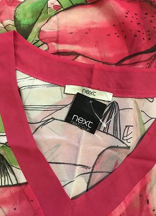 Очень красивая и стильная брендовая блузка в цветах.