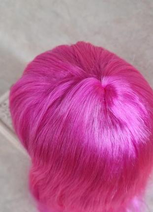 Парик розовый длинный с чубчиком волнистые волосы длинные малиновые ярко-розовая волна для карнавального образа аниме5 фото