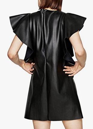 Шикарное кожаное платье с воланами2 фото