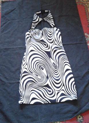 Стрейчевое черно-белое платье сарафан с оголенной спиной вырез на груди cristine le doc зенландия2 фото