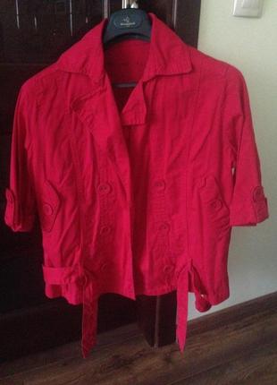Летняя котоновая курточка алого цвета