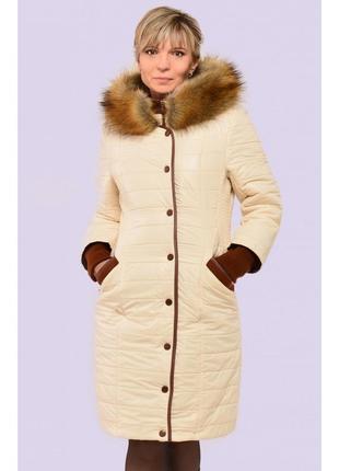 Легке, тепле, комфортне жіноче зимове пальто з плащової тканини