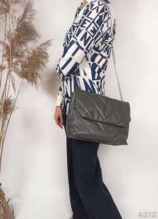 Сумка з ланцюжком сіра жіноча, жіноча стьобана сумка сіра з ланцюжком2 фото