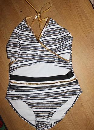 Стильний суцільний купальник