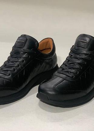 Шкіряні кросівки