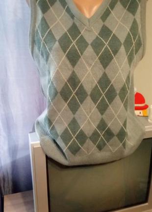 Шикарный жилет, безрукавка с ромбами трендового цвета шалфей/оливка англия3 фото