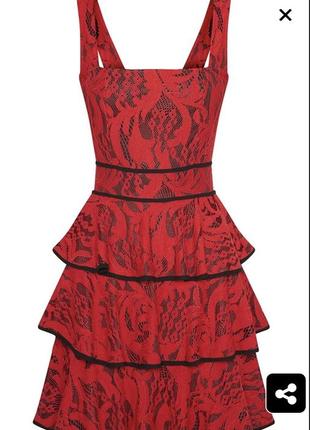 Платье вечернее prettylittlething ярусное чёрное с красным гепюром квадратный вырез на широких бретелях короткое весеннее летнее нарядное красивое3 фото