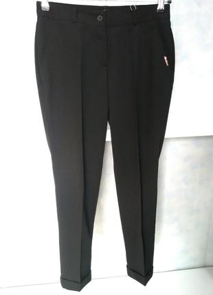 Женские классические брюки черного цвета укороченные с манжетом снизу 50/54 размера