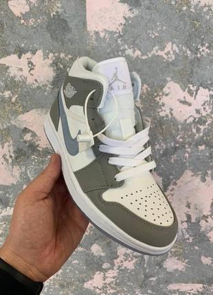 Жіночі високі шкіряні сірі з білим кросівки nike air jordan🆕