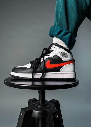 Жіночі високі шкіряні чорно-білі кросівки nike copy air jordan🆕