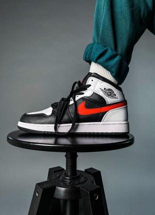 Жіночі високі шкіряні чорно-білі кросівки nike air jordan🆕