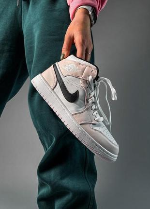 Женские высокие кожаные бело-розовые кроссовки nike air jordan🆕9 фото