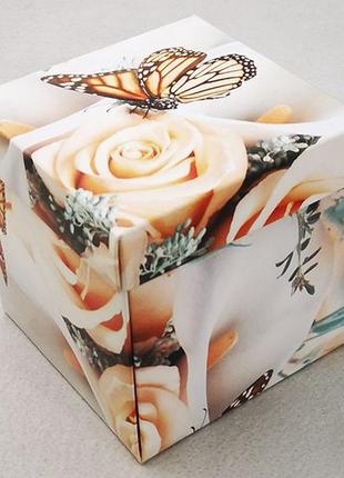 Упаковка для кружки картонная с крышкой (бабочки)