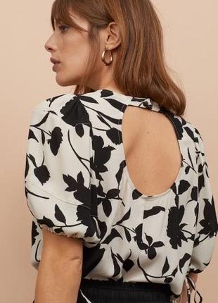 Блуза з відкритою спинкою