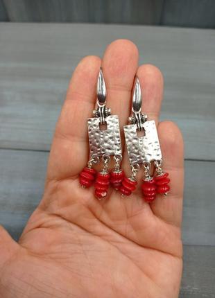 Довгі сережки з коралу
