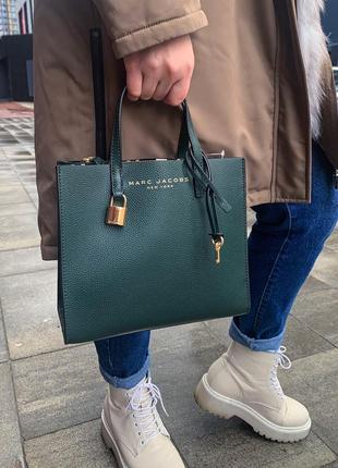 Зелёная кожаная mini grind tote kombu green marc jacobs