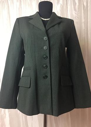 Класичний приталений піджак