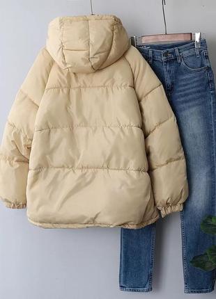 Женская зимняя бежевая короткая оверсайз куртка короткий пуховик бежевый оверсайз2 фото