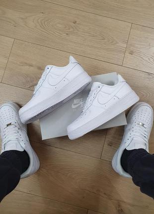 Кроссовки унисекс белые кожаные nike air force 1 07 all white. обувь найк аир форс 1 классик10 фото