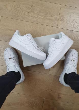 Кроссовки унисекс белые кожаные nike air force 1 07 all white. обувь найк аир форс 1 классик9 фото