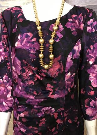 Очень красивое и стильное брендовое платье-миди в цветах.4 фото