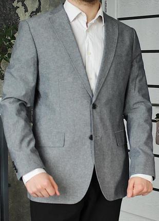 Приталенный серый пиджак