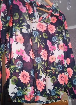 Красивая рубашка в цветок🌹