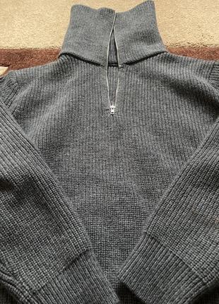 Свитер со змейкой