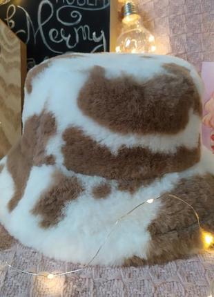 Тёплая зимняя объемная плюшевая меховая панама панамка с принтом коровка3 фото