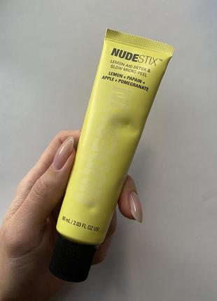 Отшелушивающий пилинг скатка nudestix nudeskin lemon-aid detox and glow micro-peel
