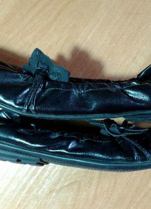 Туфли балетки черные с цветком4 фото