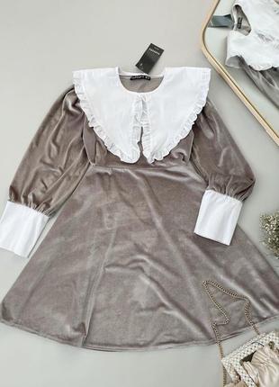 Велюрову сукню з оригінальним коміром та манжетами