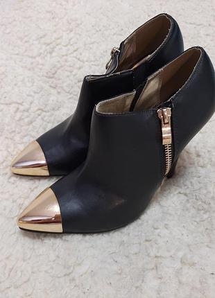 Туфлі / черевички