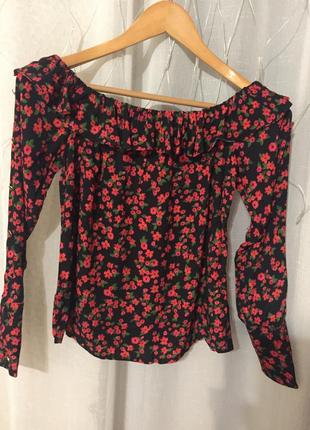 Блузка с открытыми плечами цветы принт2 фото