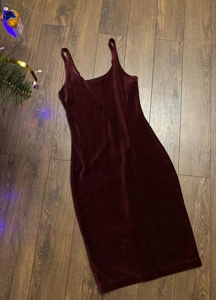 Силуетне плаття міді бордового кольору оксамитове плаття