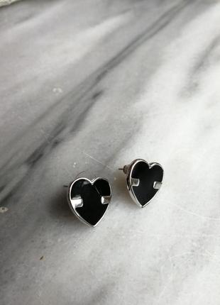Сережки пусети серце сердечка чорні з вставками сріблястого кольору3 фото