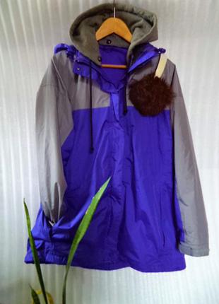 Очень теплая спорт.куртка на флисе/если флис снять и капюшон то будет ветревка/как новая