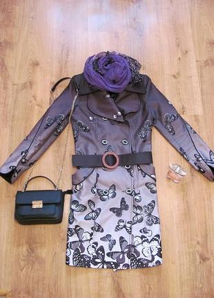 Красивый стильный плащ тренч